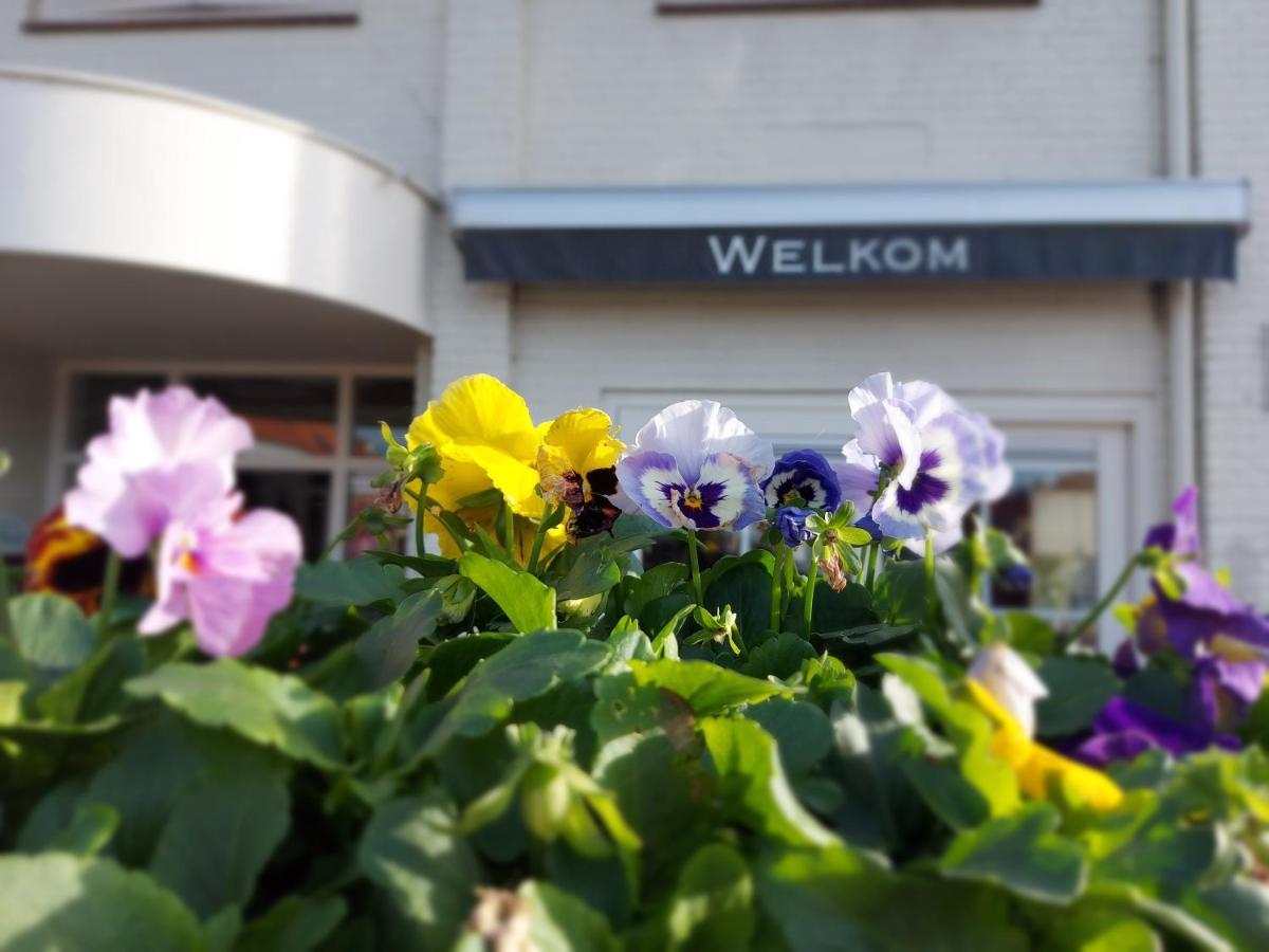 Hotel De Zwaan Schoondijke Esterno foto