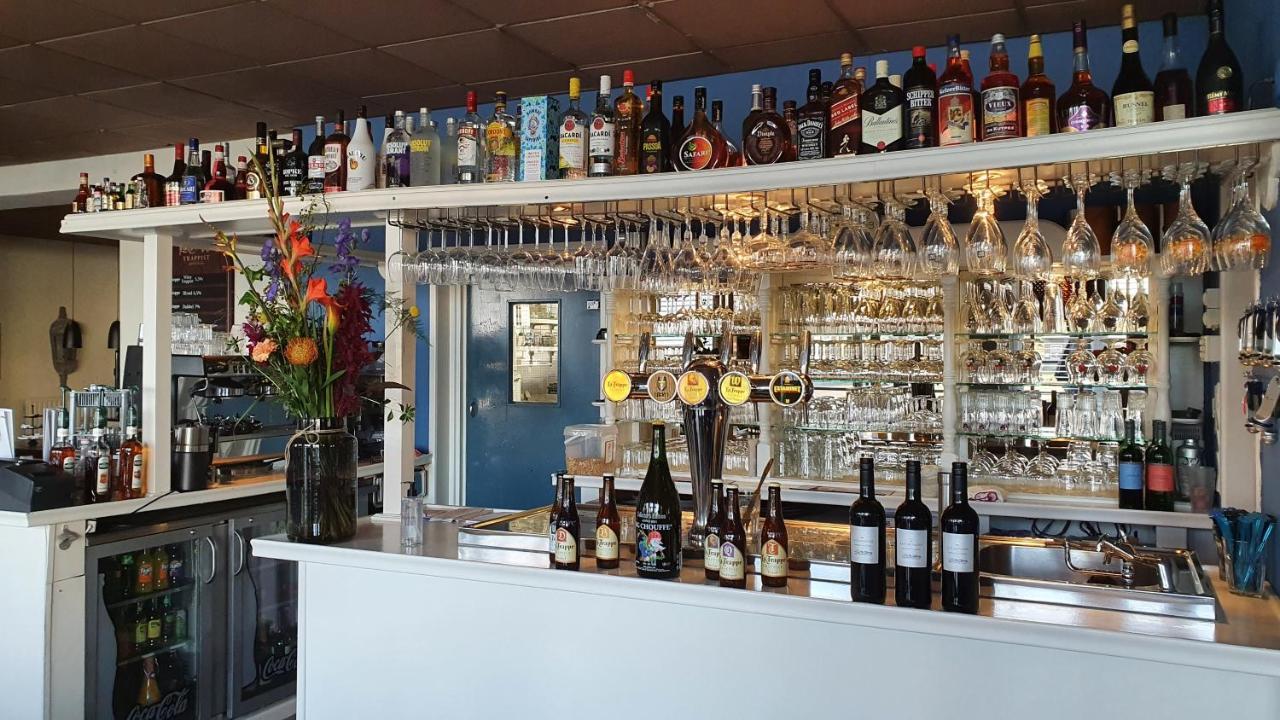 Hotel De Zwaan Schoondijke Esterno foto