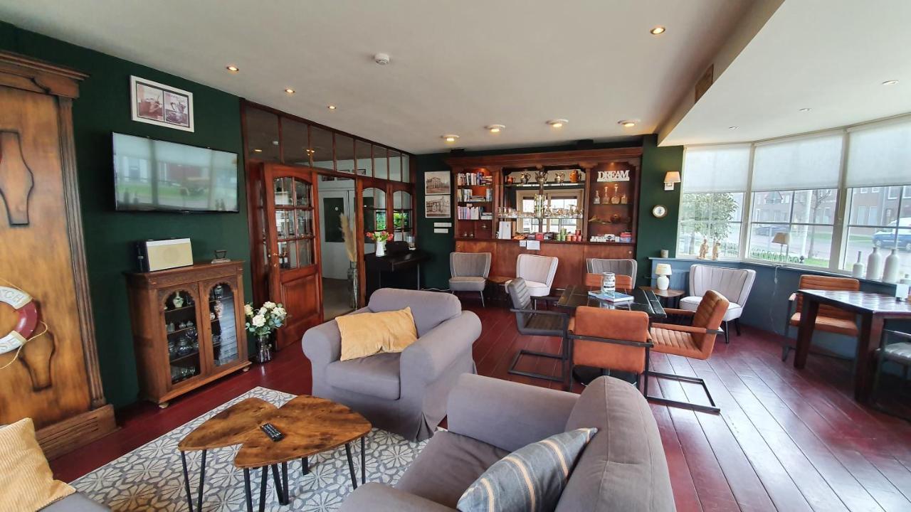 Hotel De Zwaan Schoondijke Esterno foto