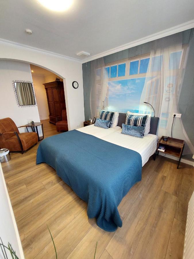 Hotel De Zwaan Schoondijke Esterno foto
