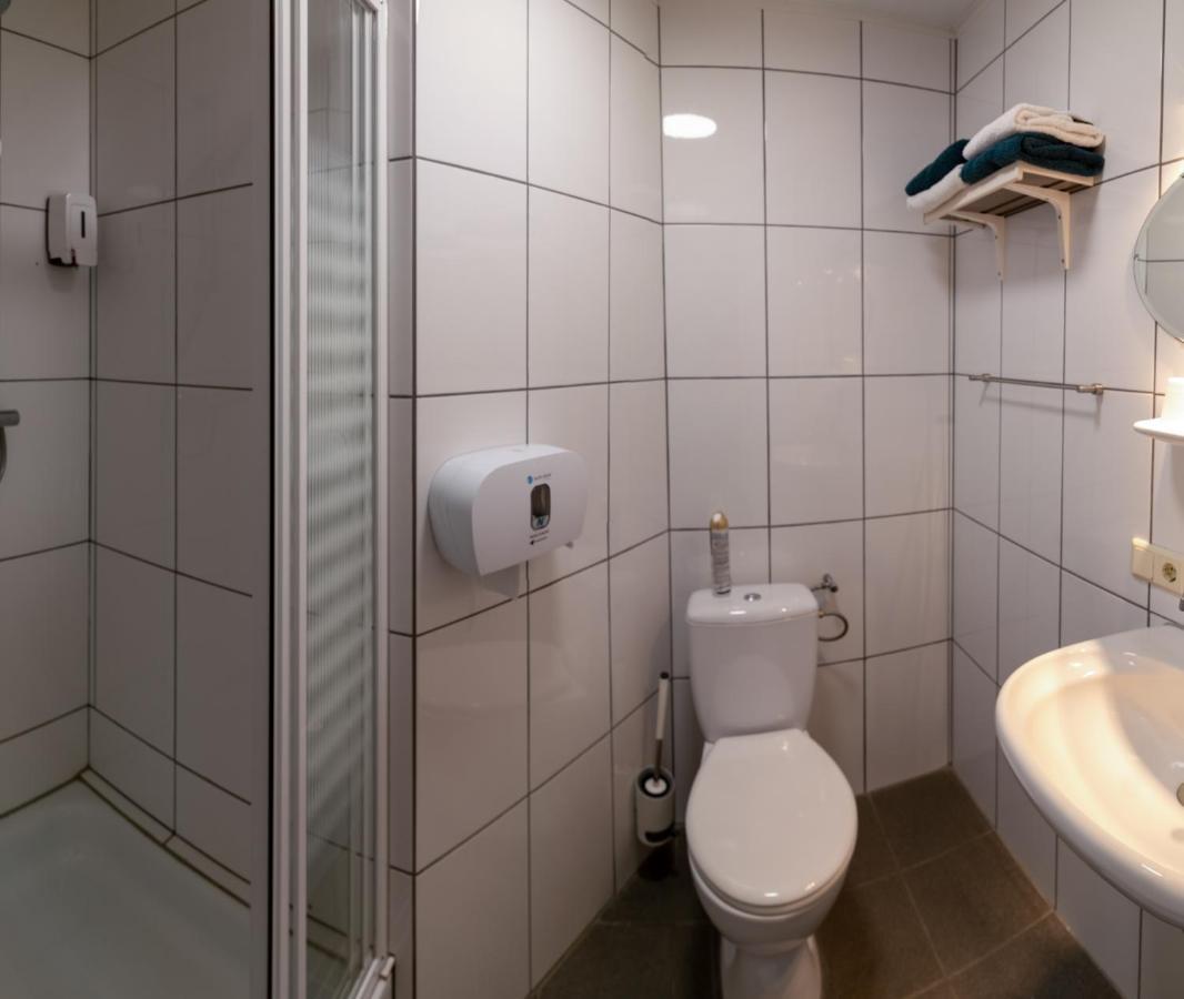 Hotel De Zwaan Schoondijke Esterno foto