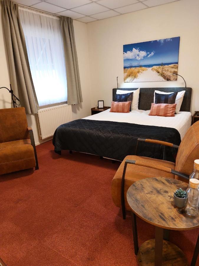 Hotel De Zwaan Schoondijke Esterno foto